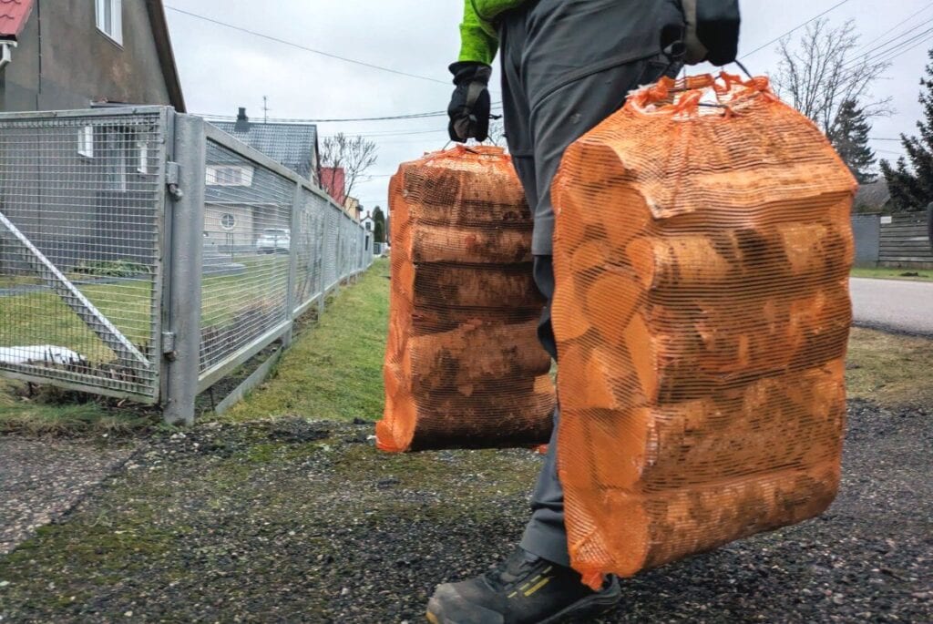 Küttepuude Kuller toob küttepuud Viljandis koju kätte